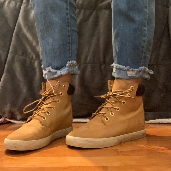Women’s Timberlands Size 6 - Picture 5 of 6